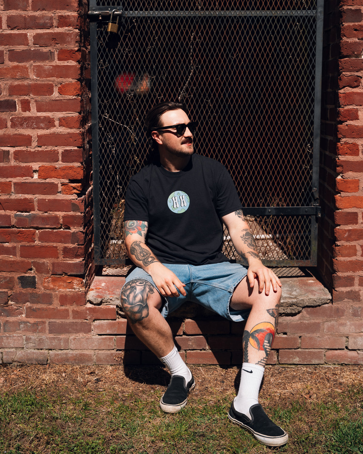 Globe Tee