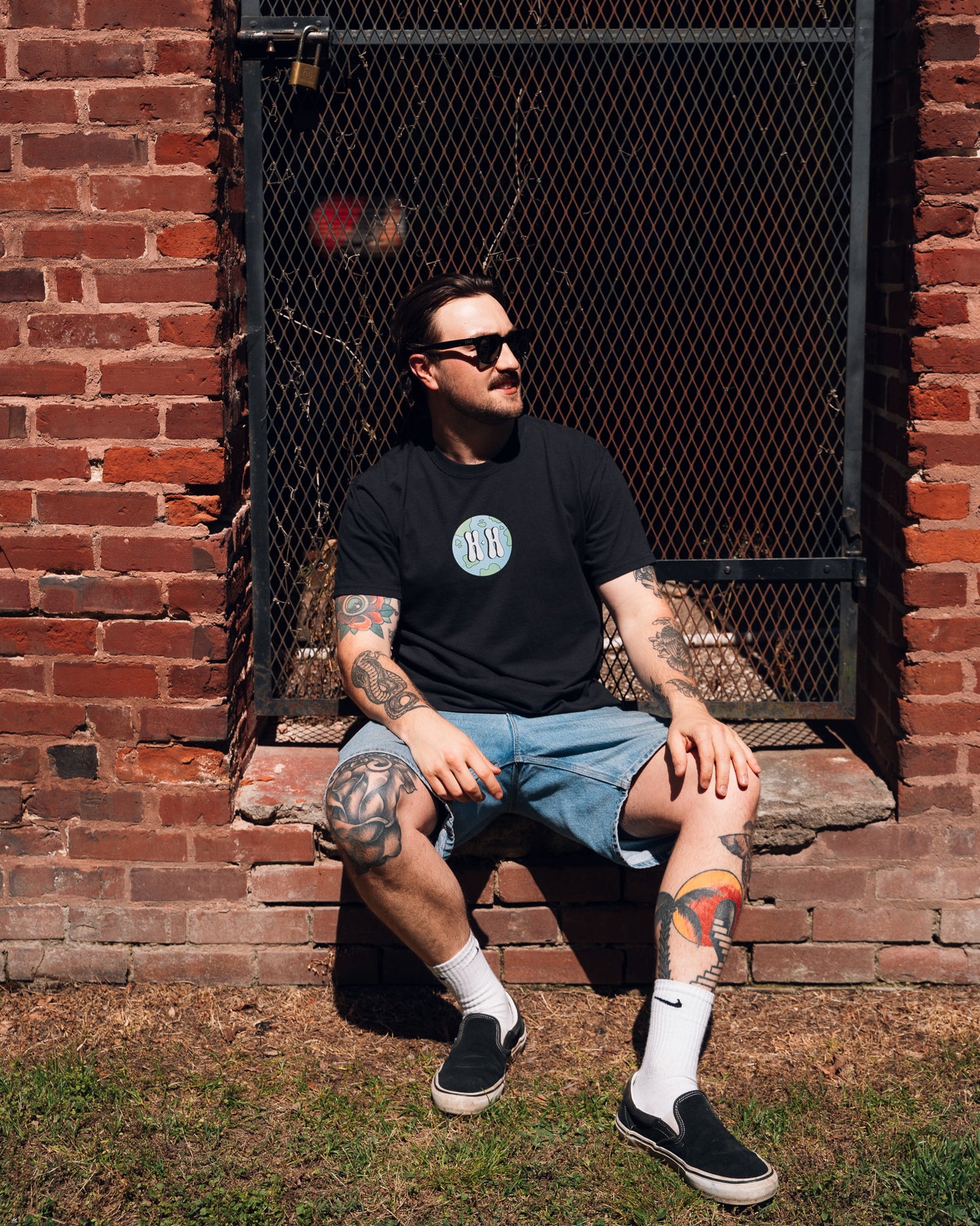 Globe Tee
